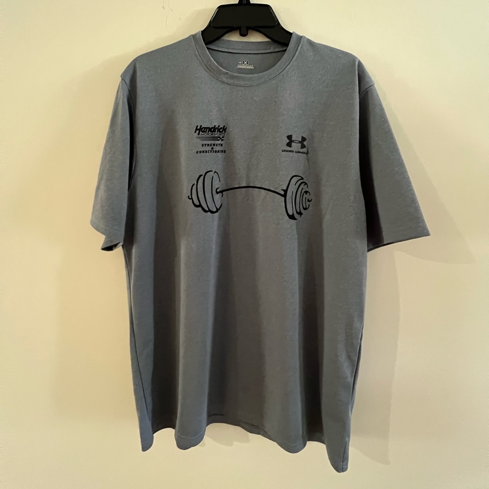Hendricks Motorsports Men’s L Gray Graphic
t-shirt Strength and Conditioning